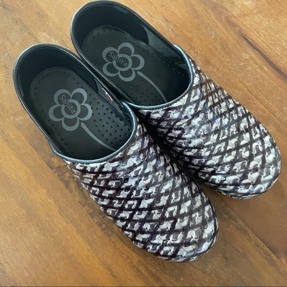 Sanita gray embossed nursing career comfort‎ clogs - Picture 2 of 7